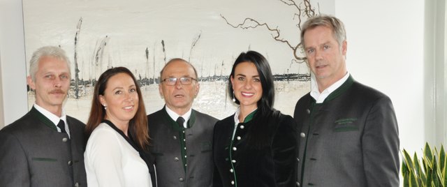 Das Team von Bestattung Gschwandtner: Johannes Peitler, Lisi Obrist, Hans Aigner sowie Eva und Horst Gschwandtner.