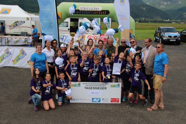 Die Schüler der Volksschule Öblarn feierten ausführlich ihren Tagessieg bei der Safety Tour in Aigen im Ennstal. Sie haben sich für das Landesfinale in Kapfenberg qualifiziert. | Foto: Zivilschutzverband Steiermark