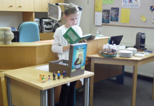 "Das Buch in der Kiste": Die Kids hatten dabei Spaß.