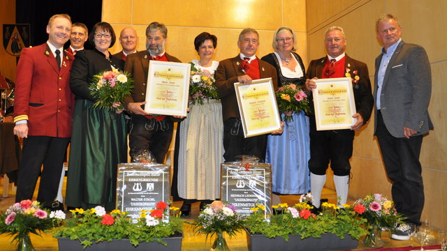 Walter Strobl, Heinrich Ledermair und Anton Zeindl wurden für 50-jährige bzw. 55-jährige Mitgliedschaft geehrt.