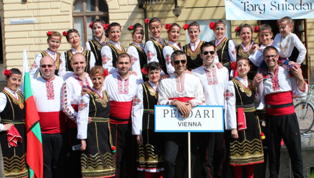 Stoycho Dragnev mit seiner Volkstanzgruppe "Pendari Vienna" | Foto: Pendari Vienna