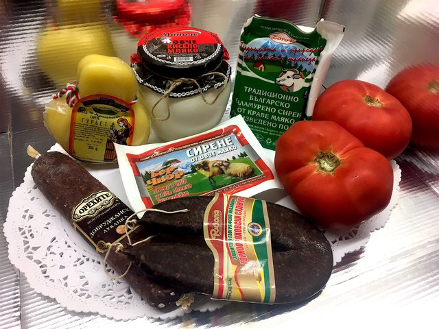 Joghurt, Käse, Tomaten und andere bulgarische Spezialitäten | Foto: Bulgarische Lebensmittel Odessos