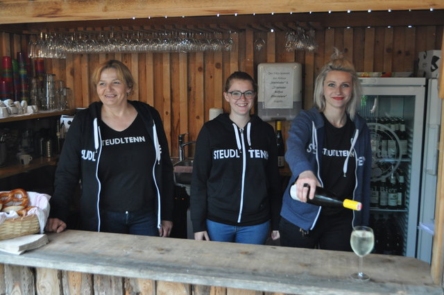 In der Pause hatte das Steudltenn Personal alle Hände voll zu tun....