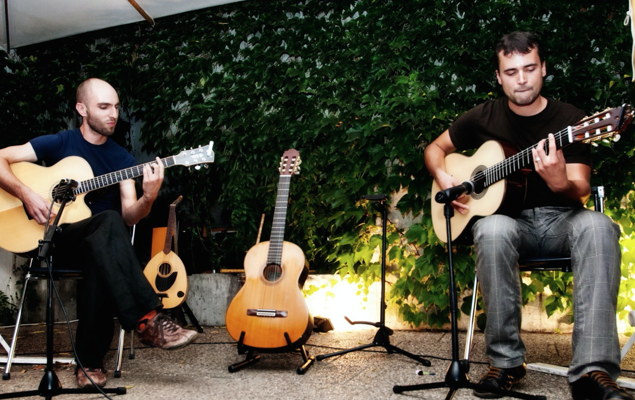 Morgen, Freitag, ab 16 Uhr: Anspruchsvolle Gitarrenmusik im Cafe Luis in der Italienerstraße