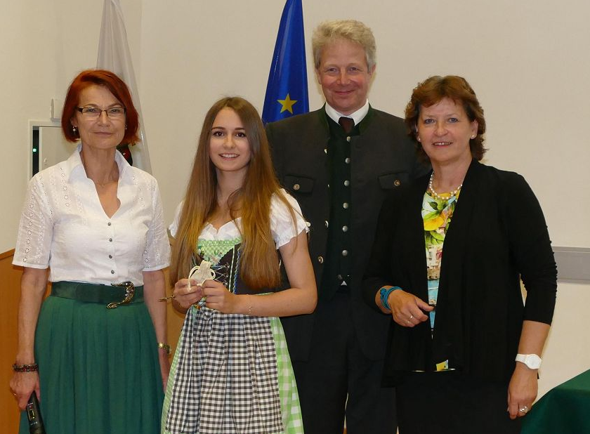 Die stolze Preisträgerin Judith Wagner (2.v.l.).