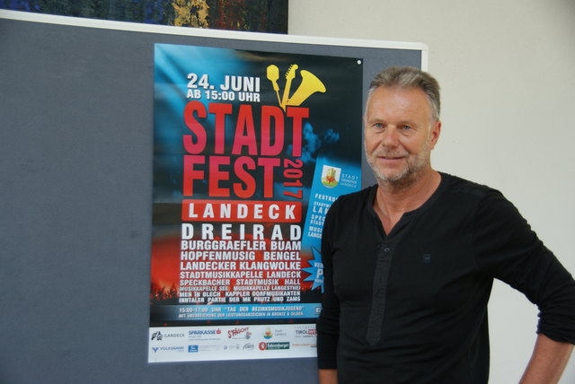 Organisator Walter Sprenger präsentierte das Programm des Landecker Stadtfestes.