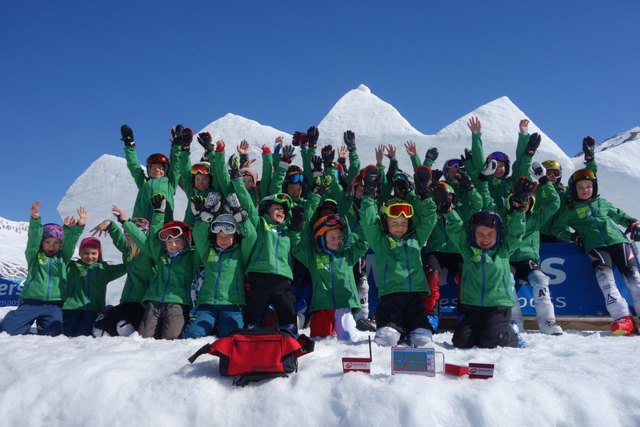 Strahlende Gesichter: Die Kinder des Skiklub Nauders sind sichtlich begeistert von der neuen Zeitnehmung.