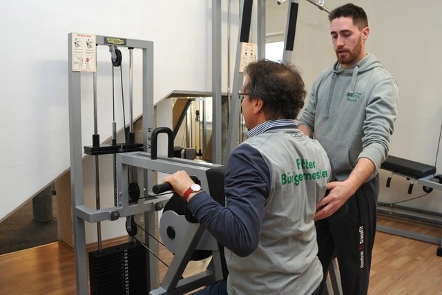 Patrick Neubauer (P.I.N. Fitness) mit Bgm. Anton Vukan, der natürlich auch schon ein Probetraining absolviert hat. | Foto: KK