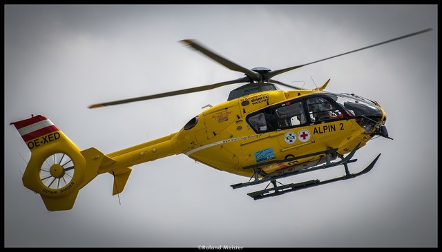 Die schwerstverletzte 76-jährige Frau wurde mit dem Notarzthubschrauber ins UKH Linz geflogen. | Foto: Symbolfoto/Pehab