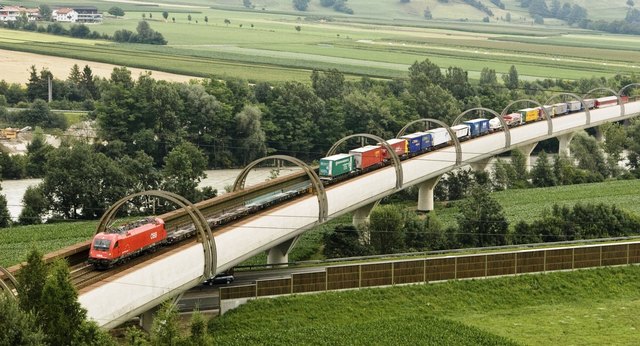 15.528 LKW hat die Rollende Landstraße (RoLa) zwischen Wörgl und Brennersee bzw. Wörgl und Trento im Mai transportiert, das ist ein Zuwachs von 15 Prozent im Vergleich zum Mai im Vorjahr. | Foto: ÖBB