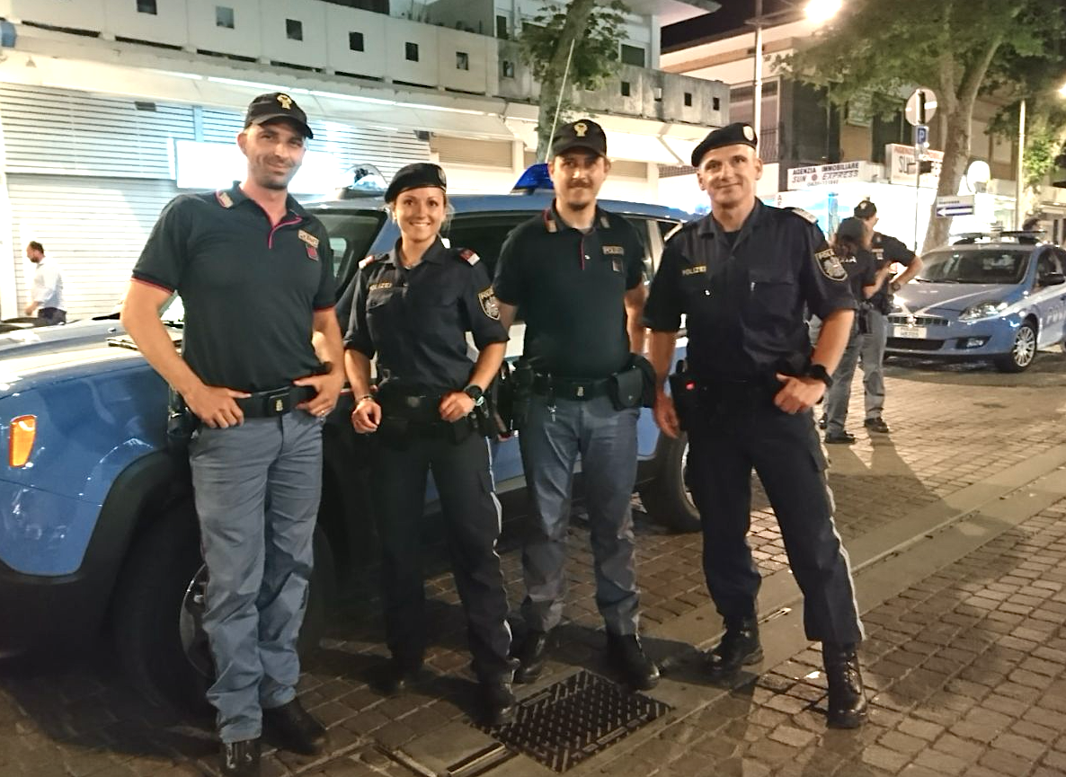 Gemeinsam in Lignano auf Streife: italienische und österreichische Polizisten