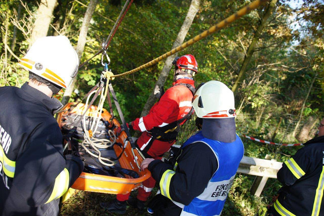 Die Höhen- und Tiefenrettung bedarf einer speziellen, mehrstufigen Ausbildung und regelmäßiger Übungen. | Foto: Freiwillige Feuerwehr Eberstalzell