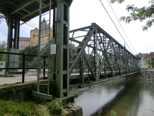 Die St.-Leopold-Brücke in Melk, liebevoll auch "Hubbrücke" gennant, wurde im Mai 1937 offiziell eröffnet. | Foto: Blecha