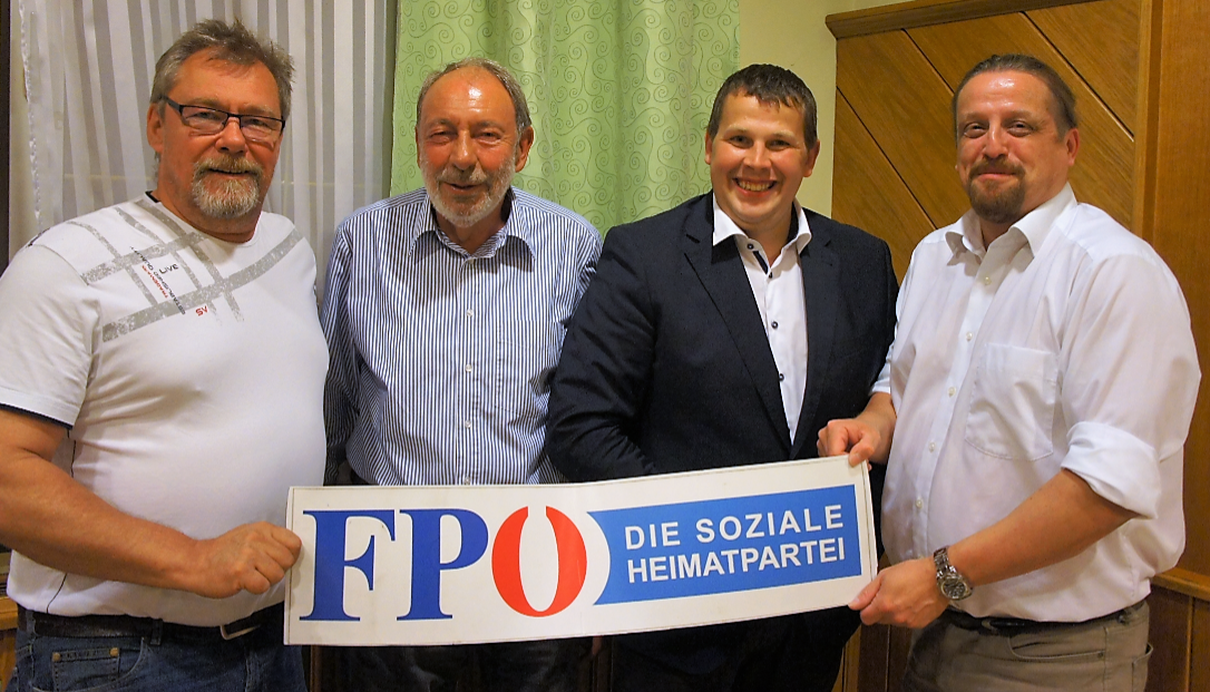 (v.l.n.r.) Bezirkskassier GR OStv. Heimo Borbely (Ortsparteiobmann FPÖ Lichtenwörth), Bezirksparteiobmann Stv. GGR HR Dr. Arthur Seltmann (Ortsparteiobmann FPÖ Eggendorf), Bezirksparteiobmann LKR GGR Peter Schiedlechner (Bundesobmann Stv. Freiheitliche Bauern) und Bezirksparteiobmann Stv. GR Walter Gall (Ortsparteiobmann FPÖ Theresienfeld) treten im Wahlkreis NÖ-Süd bei der Nationalratswahl 2017 als Kandidaten des Landbezirkes an!