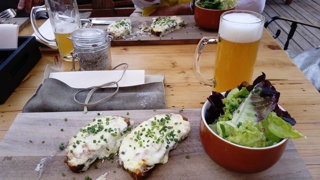 Eine "gmahte Wiesn" und dazu ein "heisses Brot" ...