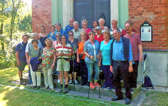 Die Rudener Senioren vor der Grabkapelle in Lippitzbach | Foto: KK