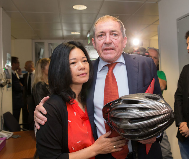 Prozess Landesgericht Salzburg: Bürgermeister Heinz Schaden vor Beginn der Verhandlung mit Ehefrau Jianzhen | Foto: Franz Neumayr