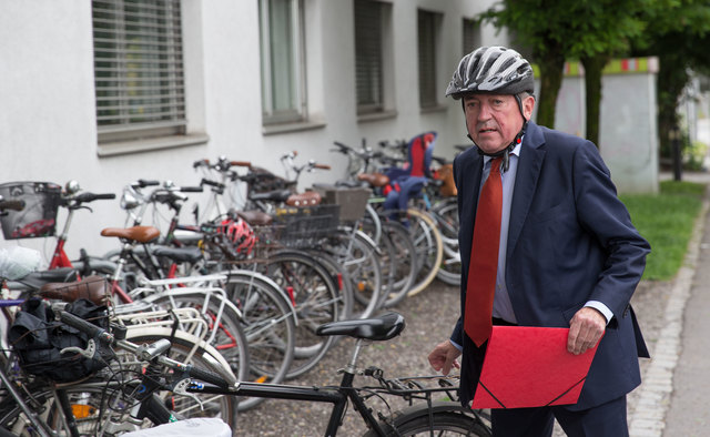 Prozess Landesgericht Salzburg: Bürgermeister Heinz Schaden vor Beginn der Verhandlung | Foto: Franz Neumayr