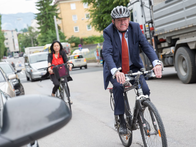 Prozess Landesgericht Salzburg: Bürgermeister Heinz Schaden vor Beginn der Verhandlung mit Ehefrau Jianzhen | Foto: Franz Neumayr
