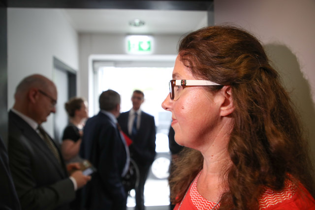 Prozess Landesgericht Salzburg: Monika Rathgeber auf dem Weg in den Gerichtssaal | Foto: Franz Neumayr