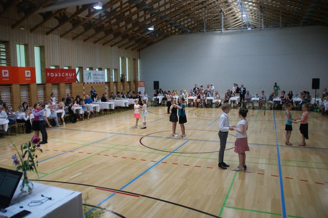Die Paare der Schüler Breitensportklasse