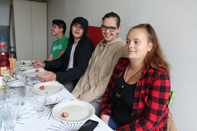 Die absolut unbestechlichen "Käsekrainer-Experten" vom Wohnheim des SOS-Kinderdorfs in Bergheim.