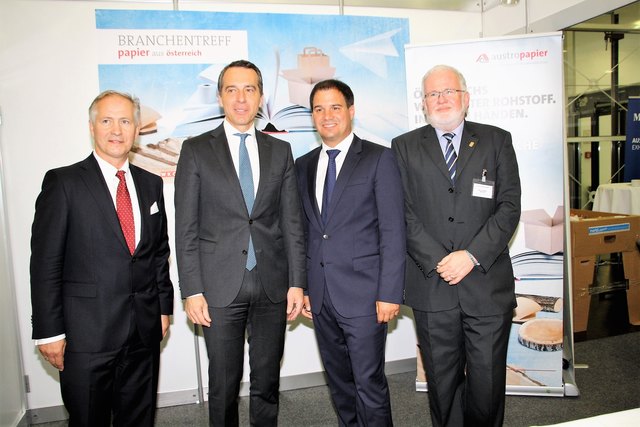 Diskutierten über die Papierindustrie der Zukunft: M. Oberhumer, W. Bauer, Chr. Kern und M. Schickhofer | Foto: Edith Ertl