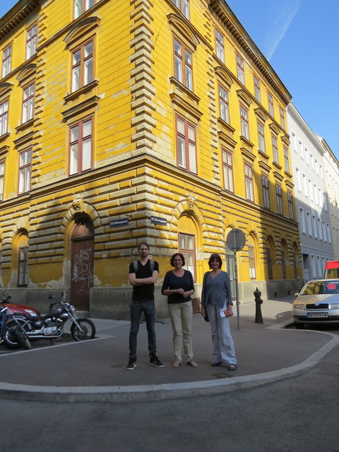 Georg S., Andrea Mirtl und Barbara Pickl möchten den Abriss des Gründerhauses in der Webergasse 13 verhindern.