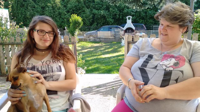 Rechts die Mama: "Für Kinder muss man immer gerade stehn, nehmen wie es kommt." | Foto: Schwameis