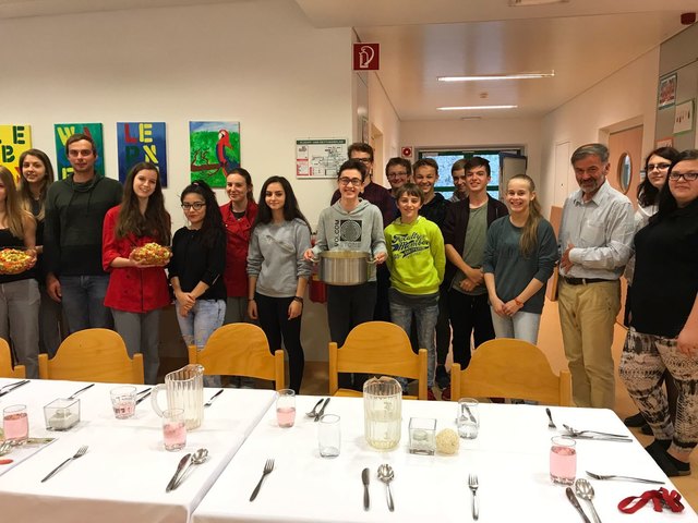 Die Firmlinge hatten an der Fachschule in Gaming mit den Schülern ihren Spaß. | Foto: privat