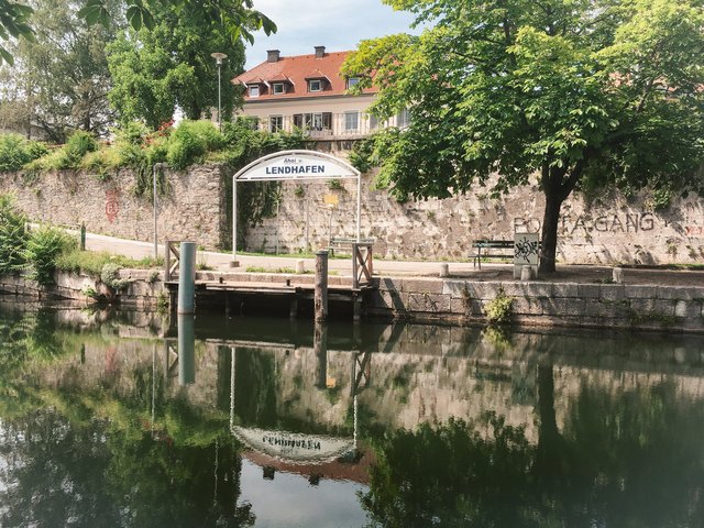 Hier am Lendhafen soll sich schon ab nächstem Sommer ein Sandstrand erstrecken. Kostenpunkt: 60.000 Euro | Foto: Schöffmann