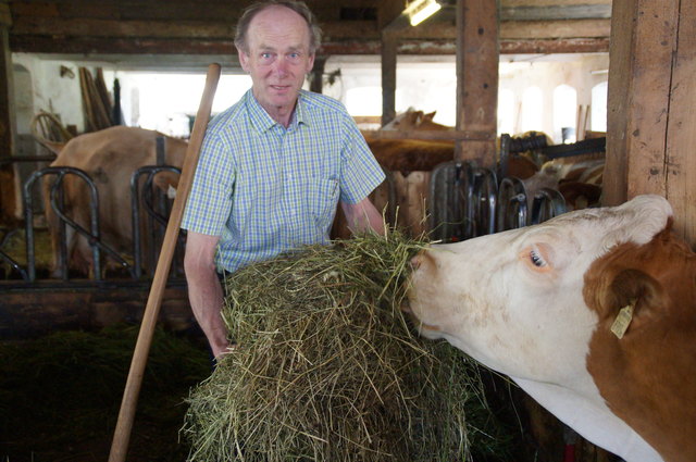 Sie frisst ihrem Bauern aus der Hand