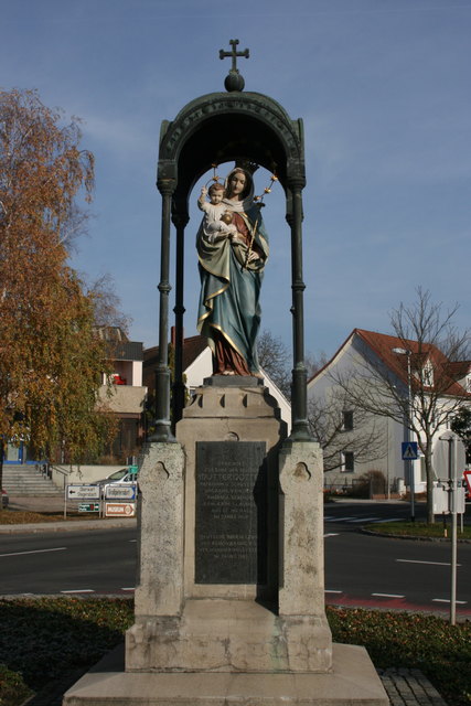 Die Marienstatue wurde von Amerika-Auswanderern gestiftet.
