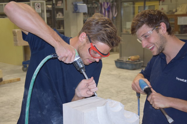 Robert Moser (links im Bild) und Archie Stoke-Faiers treten bei den WorldSkills an. | Foto: Land Salzburg/Stefan Mayer