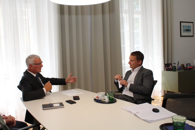 Elmar Podgorschek im Gespräch mit Thomas Kramesberger, dem stellvertretenden Chefredakteur der BezirksRundschau.