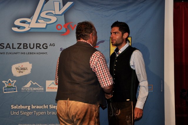 SLSV-Präsident Bartl Gensbichler und Skibergsteiger Jakob Herrmann.