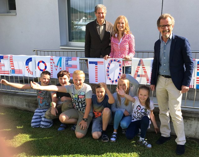 Landesschulratspräsident Rudolf Altersberger, Organisatorin Renate Pirker, SPÖ-Klubobmann Herwig Seiser und Mitglieder des „Klubs der klugen Köpfe“ | Foto: KK