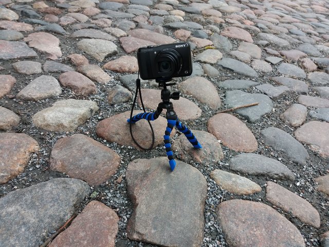 Praktisch, so ein kleines Handtaschen-Stativ ;)