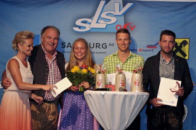 Alexandra Meissnitzer mit SLSV-Präsident Carina Edlinger, Julian Edlinger und Andreas Prommegger.