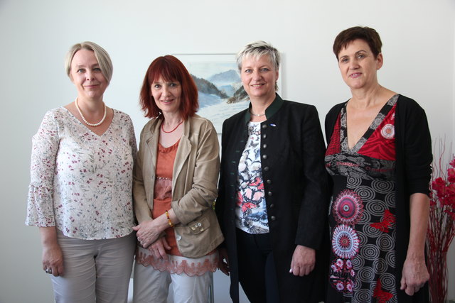 Sabine Platzer-Werlberger, Itta Tenschert, Doris Batkowski und Gerlinde Kieberl (v.l.) bei der Eröffnung des FBZ Osttirol.