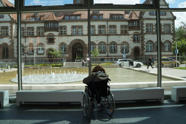 Ein Blick vom Klinikum auf das gegenüberliegende Gebäude
