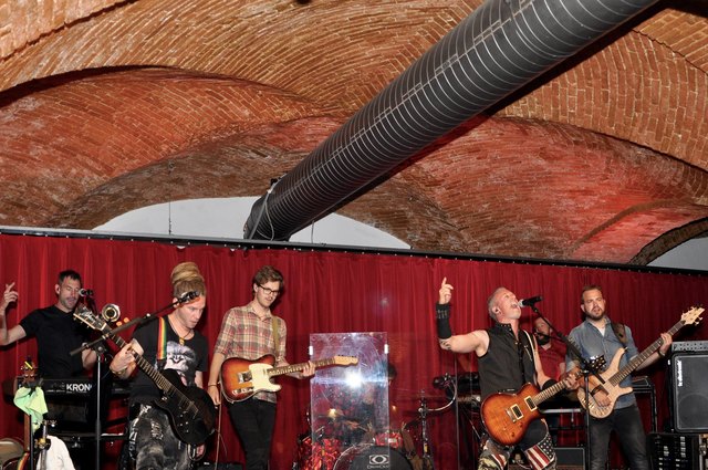 Für die Musik zeichneten "Johanns Erben" verantwortlich.