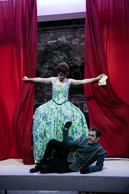 Henriette Blumenau als Roxane und  Benedikt Greiner als Christian de Neuvillette | Foto: (c) Lupi Spuma