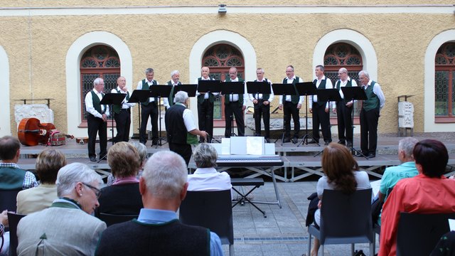 Ein feines Konzert im Klosterhof gestaltete der Männerchor Dampfkraftwerk Voitsberg. | Foto: Lederer