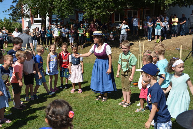 Jodeln, Singen und Tanzen: beim Musikalischen Familienpicknick im Kindergarten Lindegg wurde steirisches Brauchtum hoch gehalten.