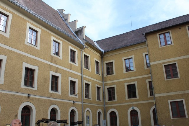 Im schönen Voitsberger Klosterhof fand das Konzert statt. | Foto: Lederer