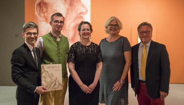 Eröffnung ART ROYAL im Salzburg Museum: Museumsdirektor Martin Hochleitner, Xavier Salmon (Louvre), Kuratorin Regina Kaltenbrunner, Vizebgm. Anja Hagenauer und LR Heinrich Schellhorn | Foto: Franz Neumayr/Leo