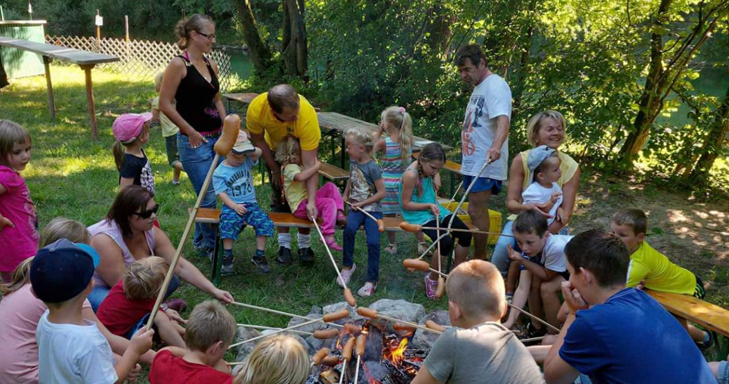 Dämmerschoppen in Steinbach an der Steyr mit dem Motto: "Musi spün, Knacker grühn".