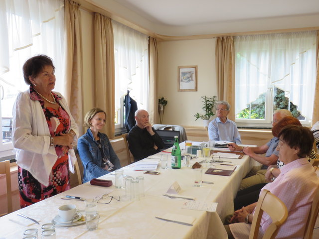 Landespräsidentin der Landesorganisation Steiermark des PVÖ, NR a. D. Sophie Bauer, daneben Landessekretärin Manuela Kunst, Bezirkskassier Adolf Kummer und Vorsitzender Ing. Hubert Zingler. Vorne rechts Maria Weber, Gerda Doppelhofer und Josef Bauer.