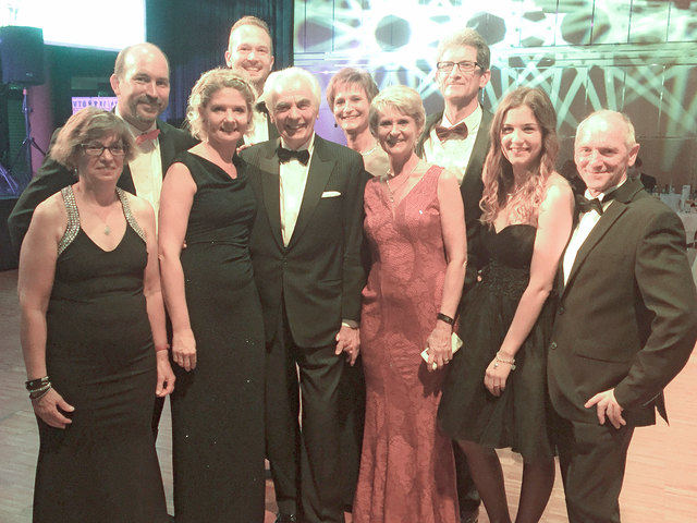 Beim Ball der Österreichischen Tanzschulen im Casino Velden war die Tanzschule Rabl mit 15 Paaren dabei. Sie trafen auch auf "Dancing Stars"-Juror Hannes Nedbal | Foto: KK